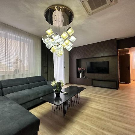 Apartman Matko Levice Bagian luar foto