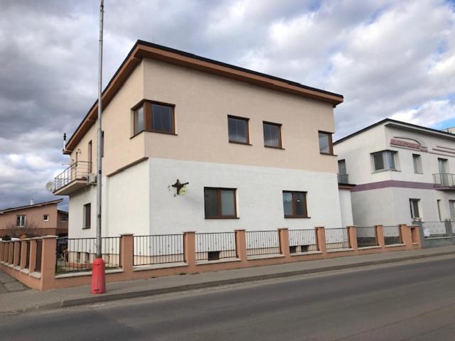 Apartman Matko Levice Bagian luar foto